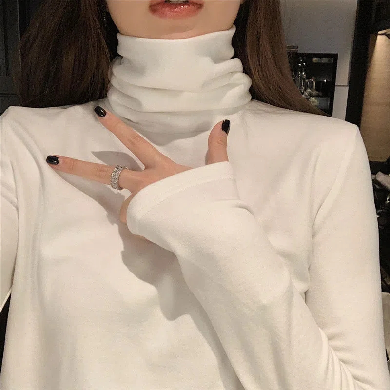 タートルネック シンプル柔らか素材薄手ニット