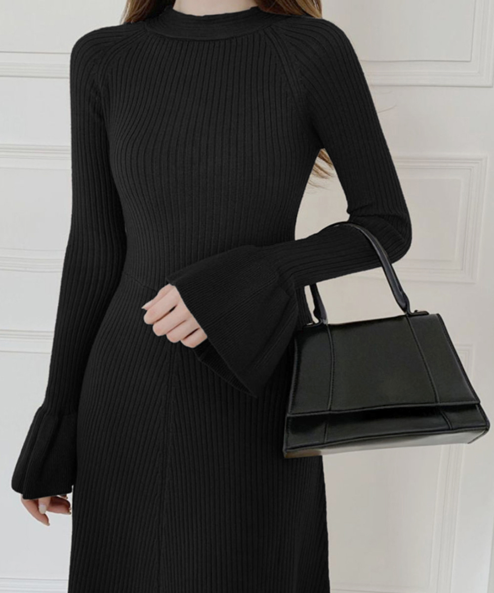 鍵穴開きタートルネック風リブニットワンピース