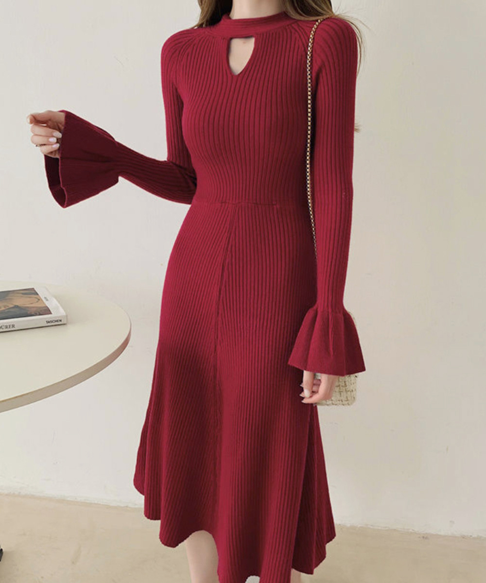鍵穴開きタートルネック風リブニットワンピース