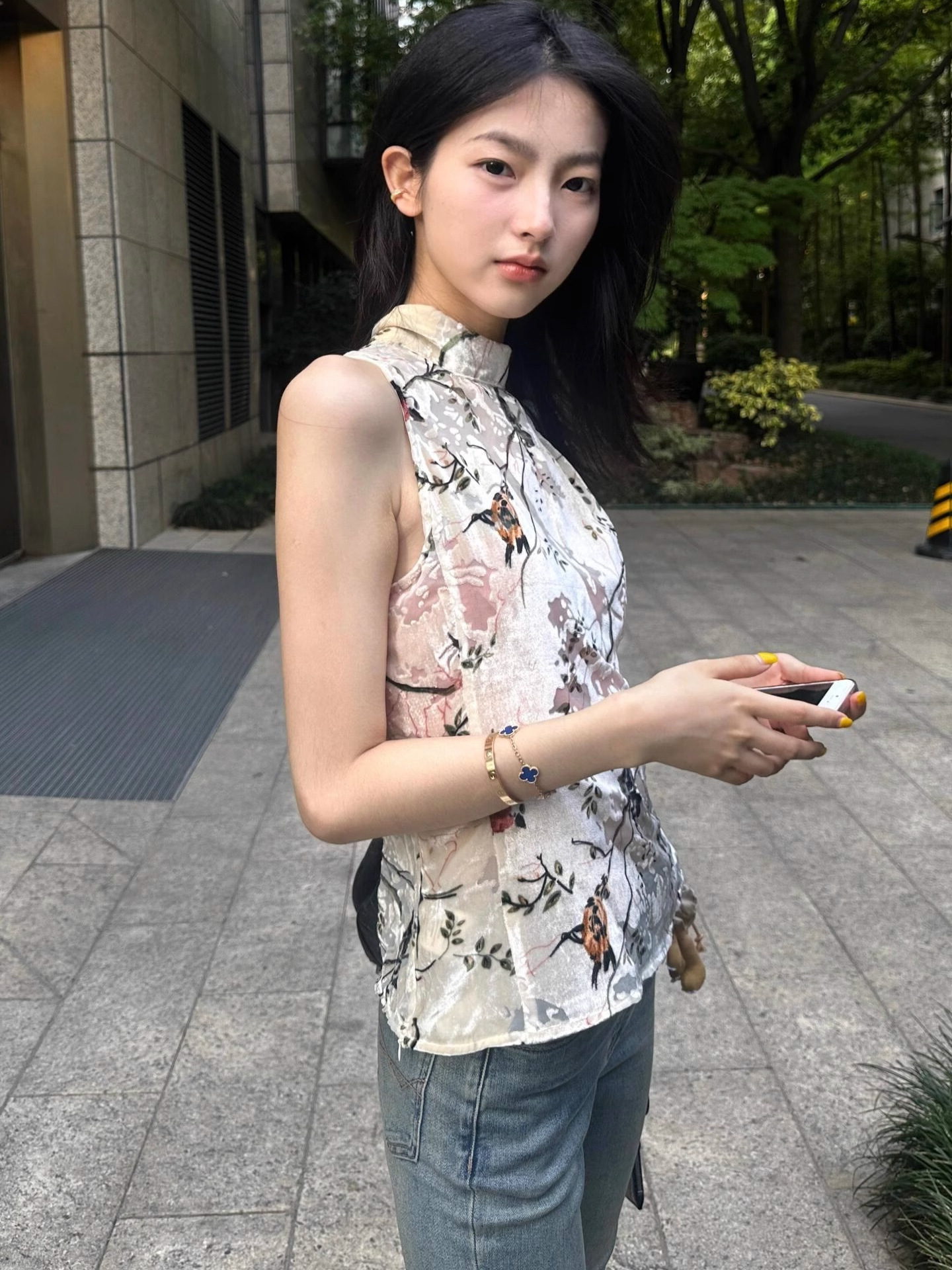 タートルネック　花柄ノースリーブトップス