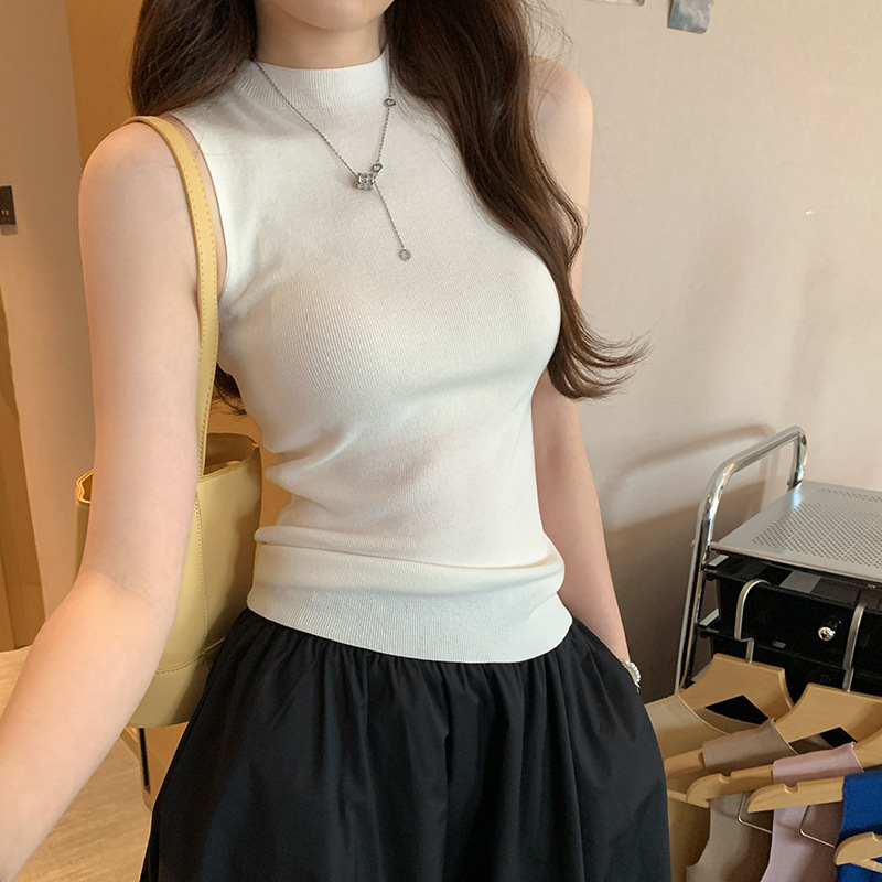 タートルネックレトロ風ノースリーブニット