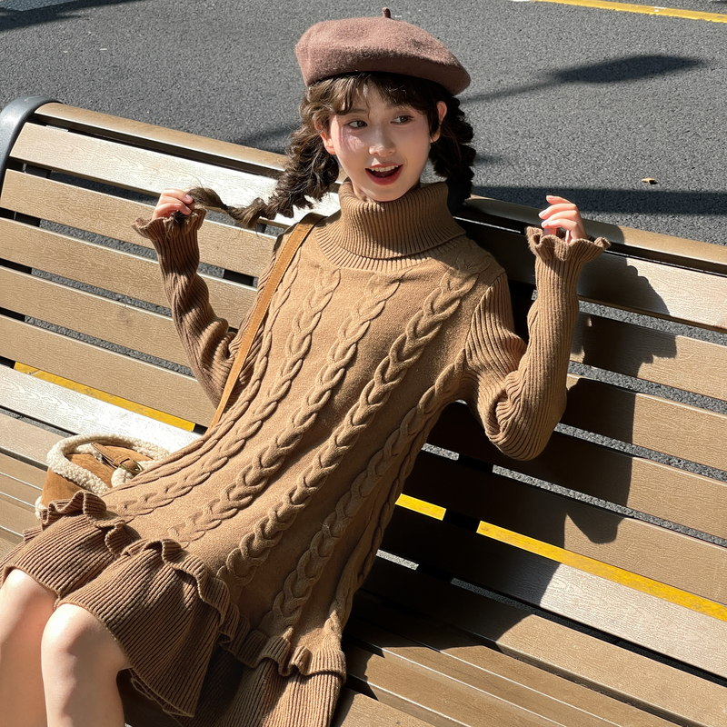 タートルネックケーブル編みニットワンピース