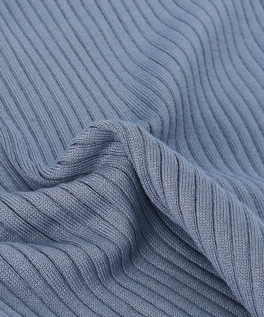 タートルネック　ハート刺繍入り シャツ 袖配色