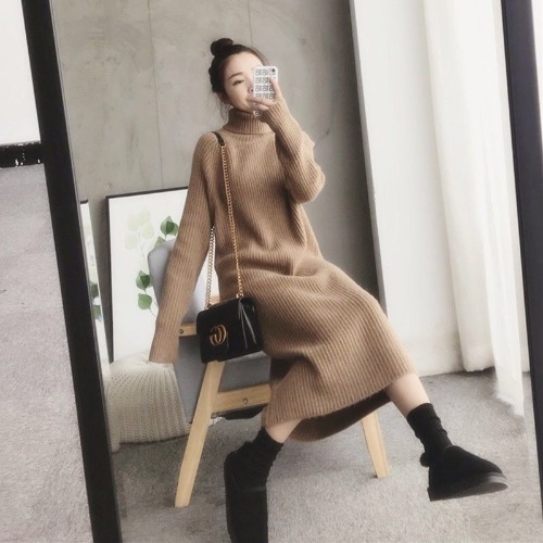 タートルネック大人可愛いニットワンピース