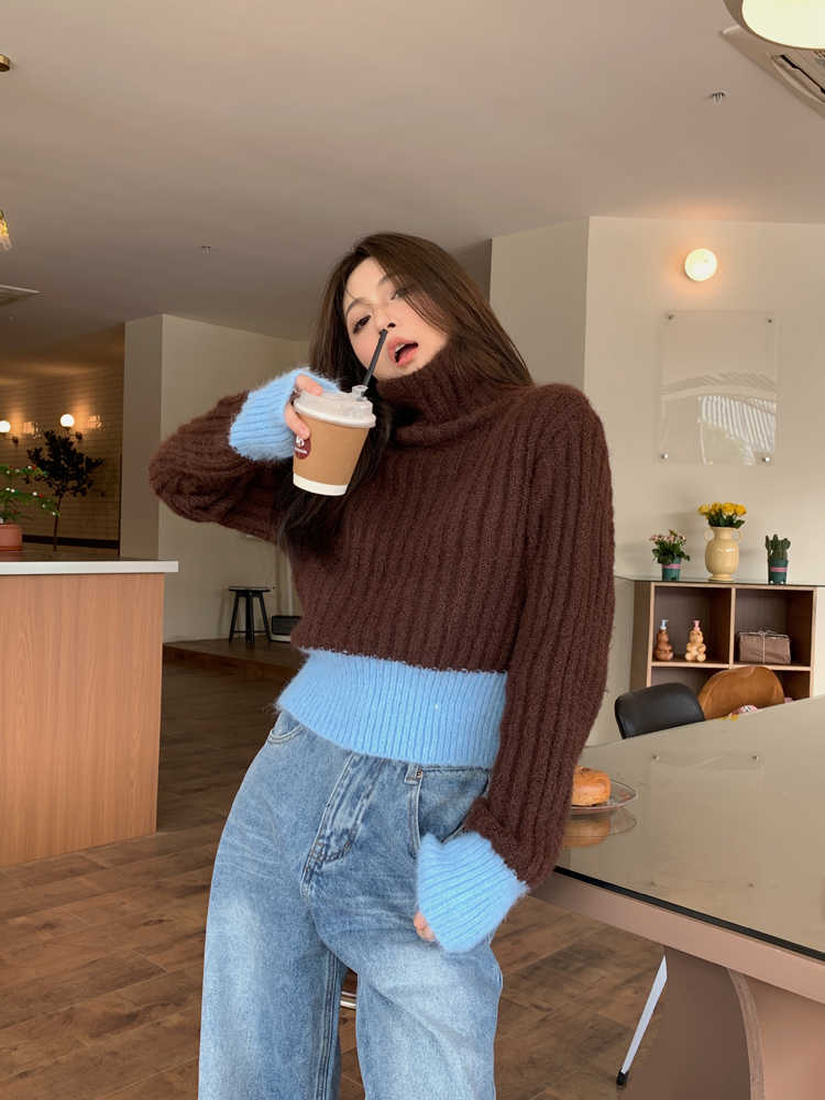 今季注目の配色切替タートルネックニットセーター　レディース　長袖