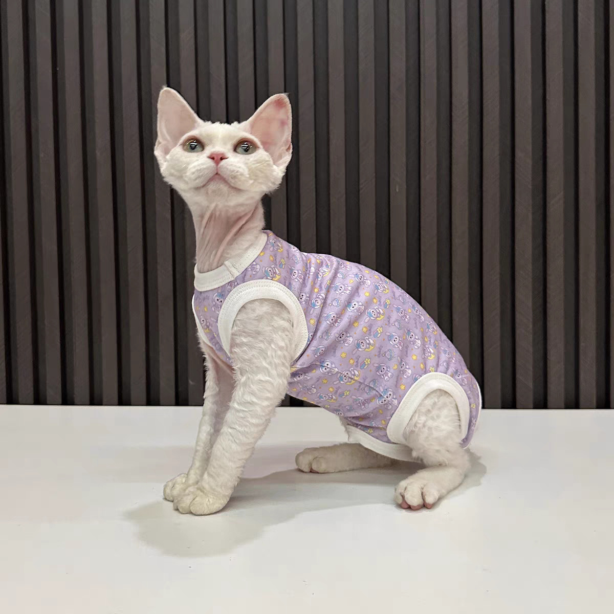 猫服 子猫とお花の総柄袖なしタンクトップ