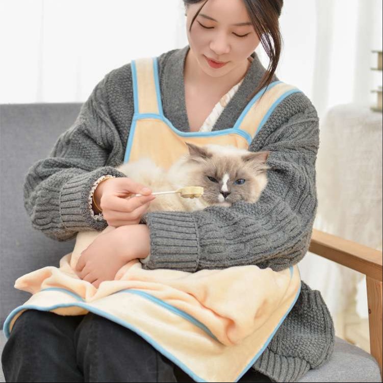 猫 抱っこ服 | ふわもこペット用抱っこエプロン