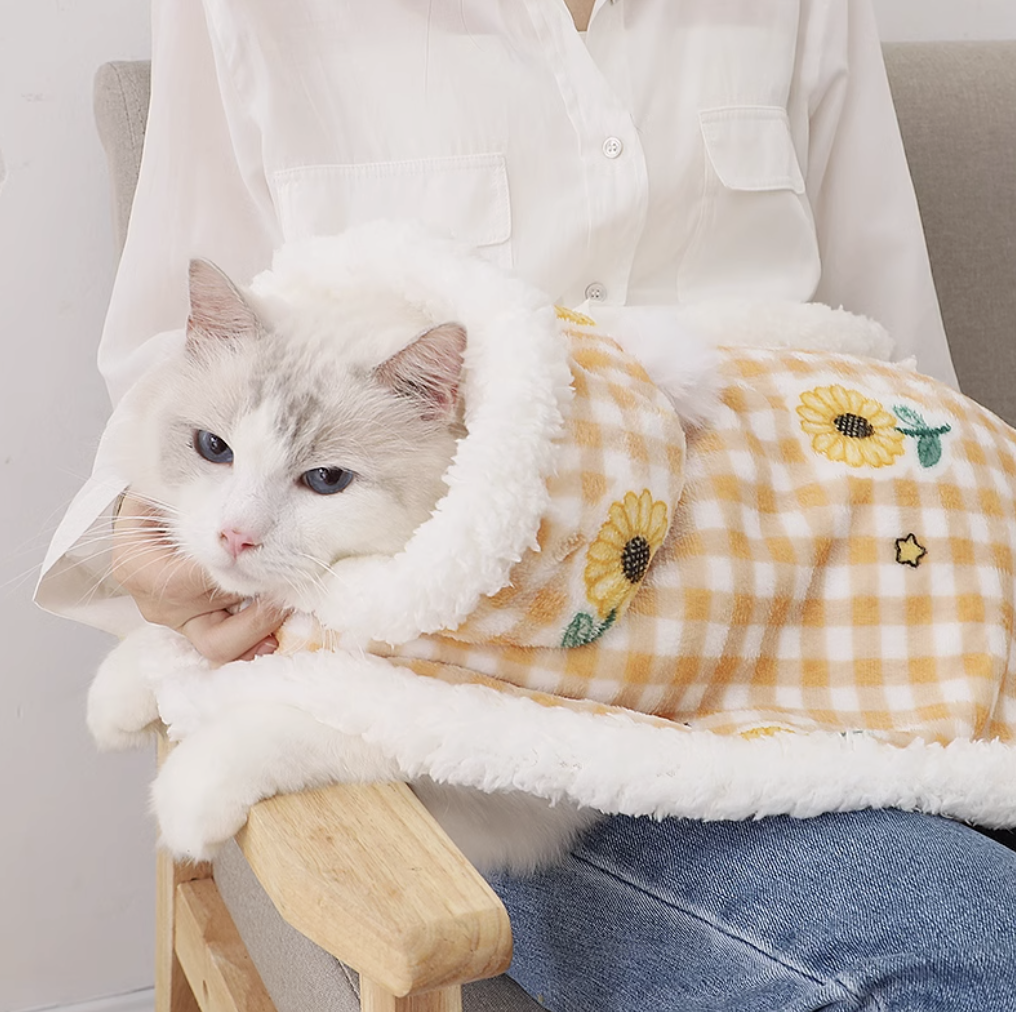 猫服 防寒服 | もこもこ猫ちゃん用ポンチョ型防寒ケープ