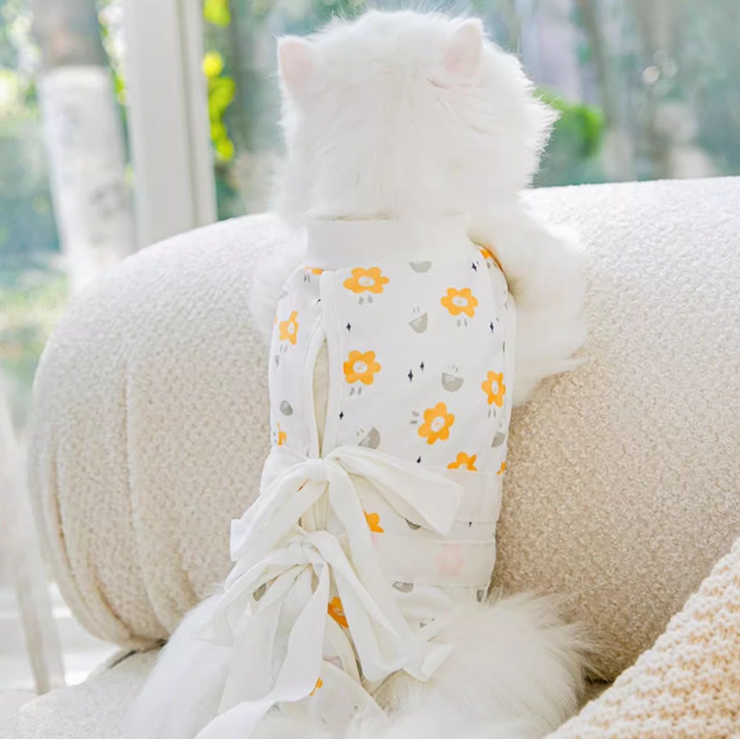 猫服 やさしい花柄の回復ウェア