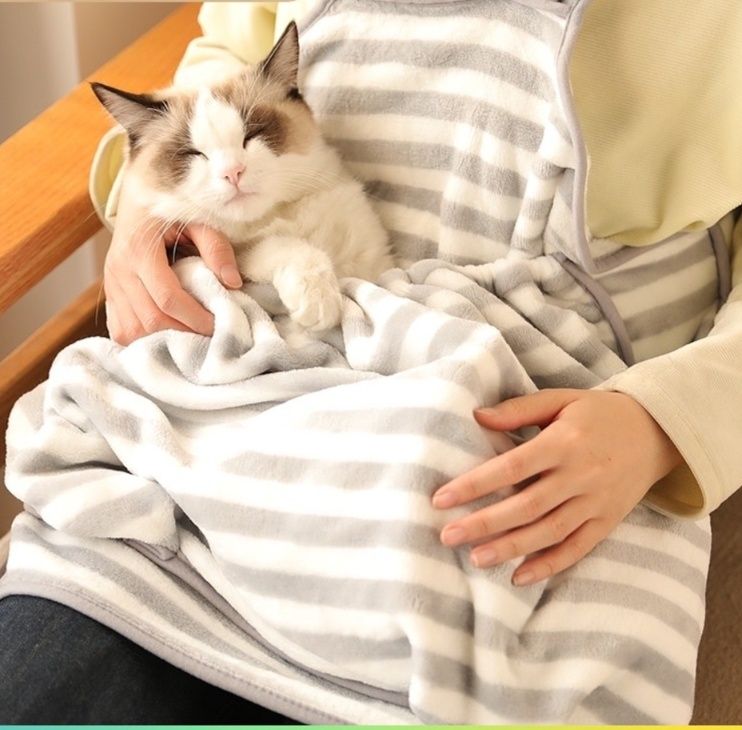 猫服 ふわふわボーダー柄猫用抱っこエプロン