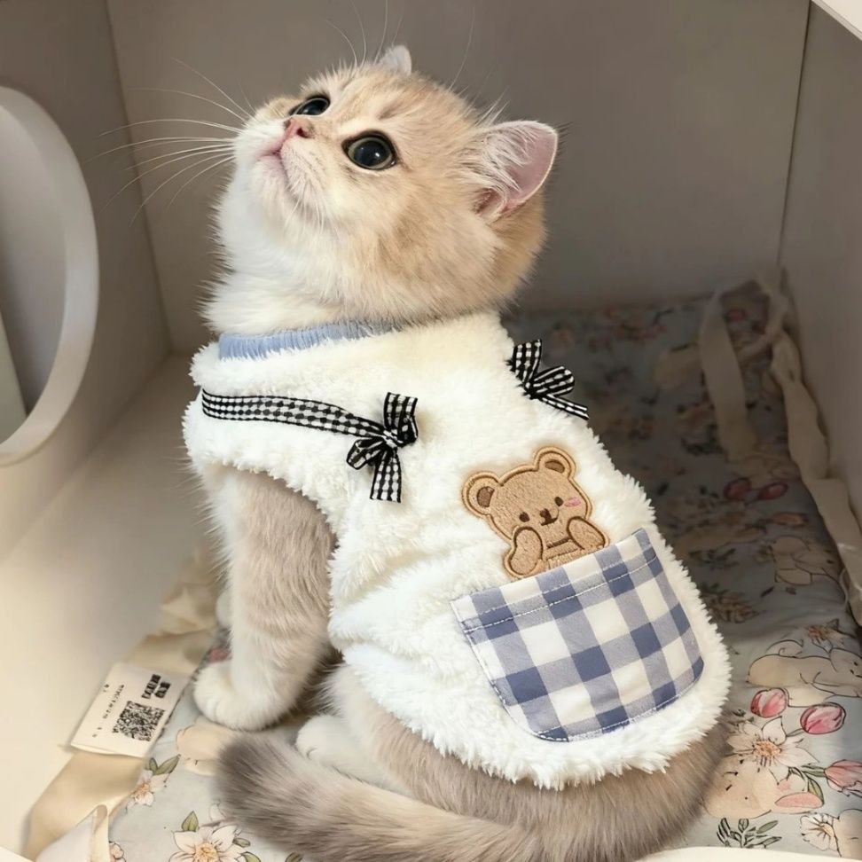 猫服 くまちゃん刺繍チェック柄ふわふわ防寒ベスト
