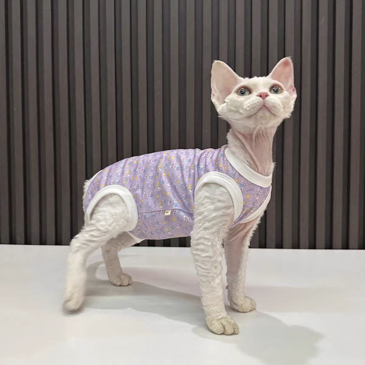 猫服 子猫とお花の総柄袖なしタンクトップ