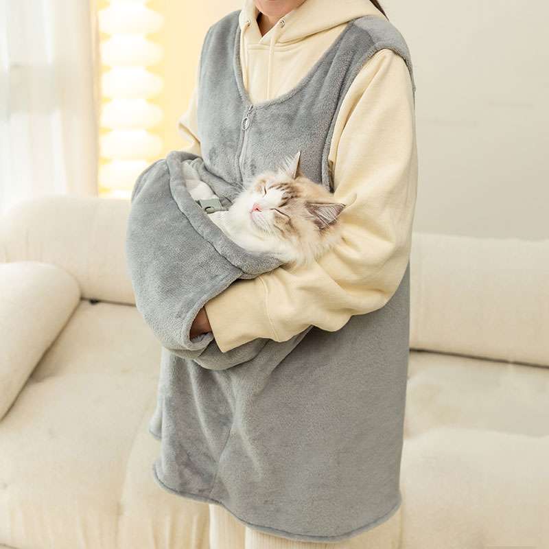 猫服 抱っこ服 | 冬にぴったりの着る毛布！もふもふキャットポーチ付