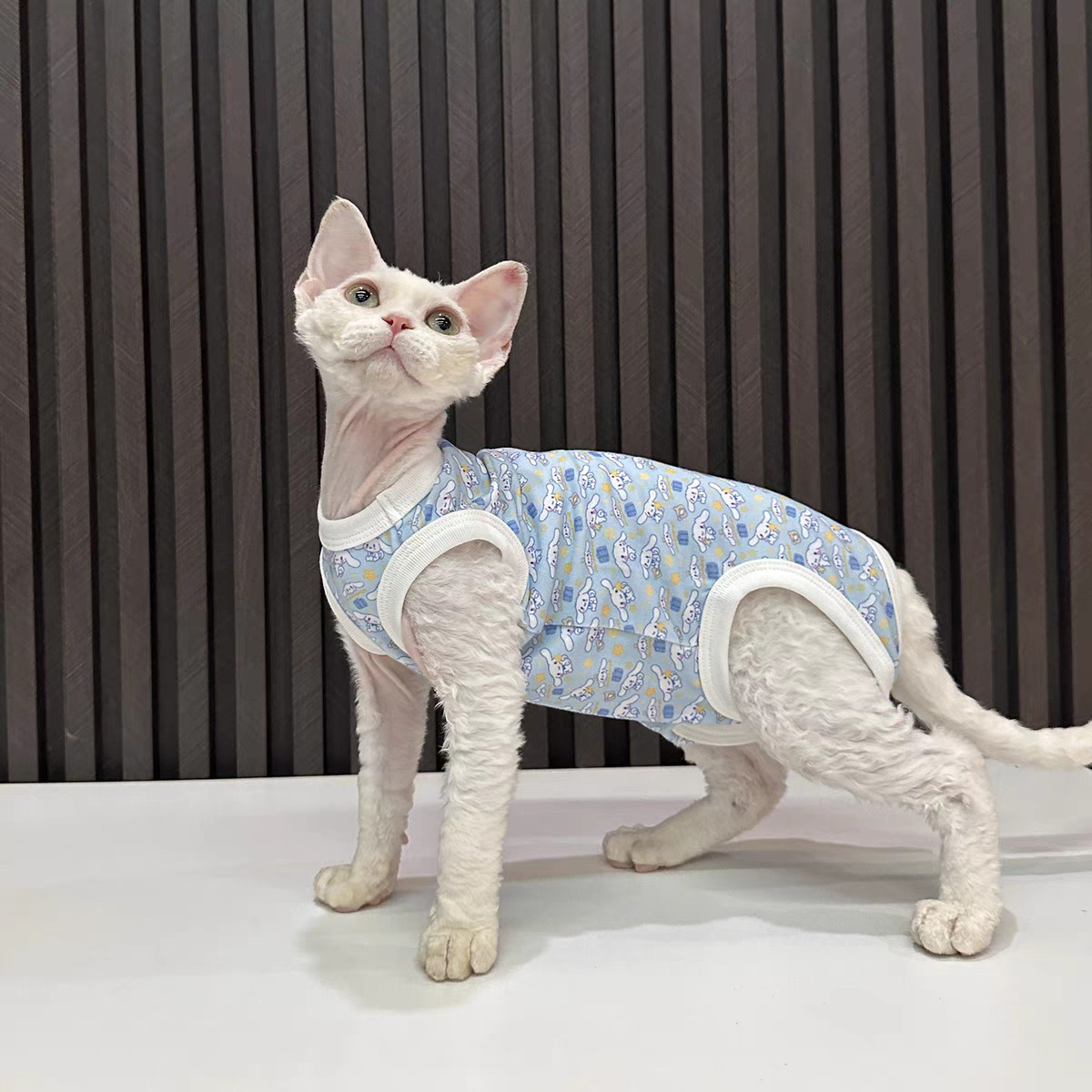 猫服 子猫とお花の総柄袖なしタンクトップ