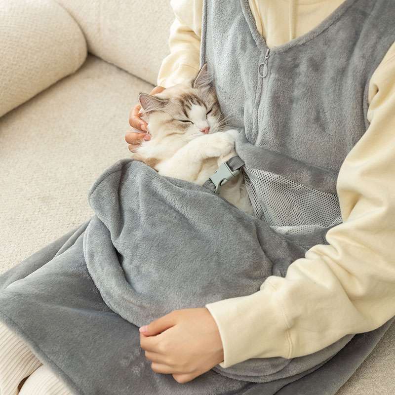 猫服 抱っこ服 | 冬にぴったりの着る毛布！もふもふキャットポーチ付