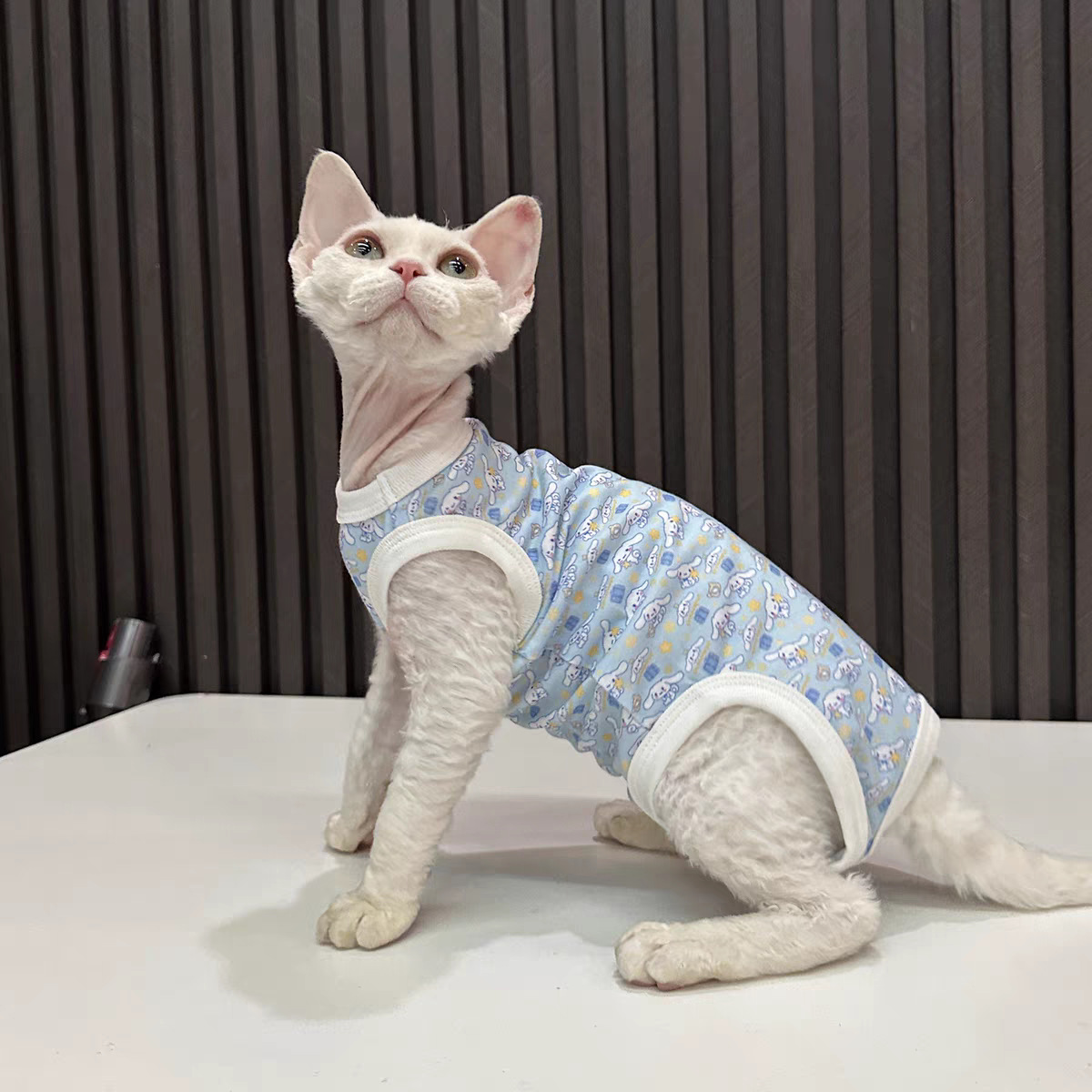 猫服 子猫とお花の総柄袖なしタンクトップ