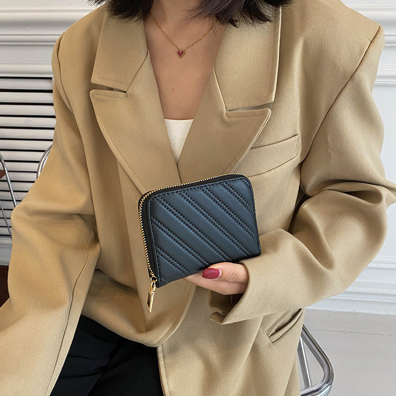 二つ折り財布 キルティングステッチ コンパクト財布