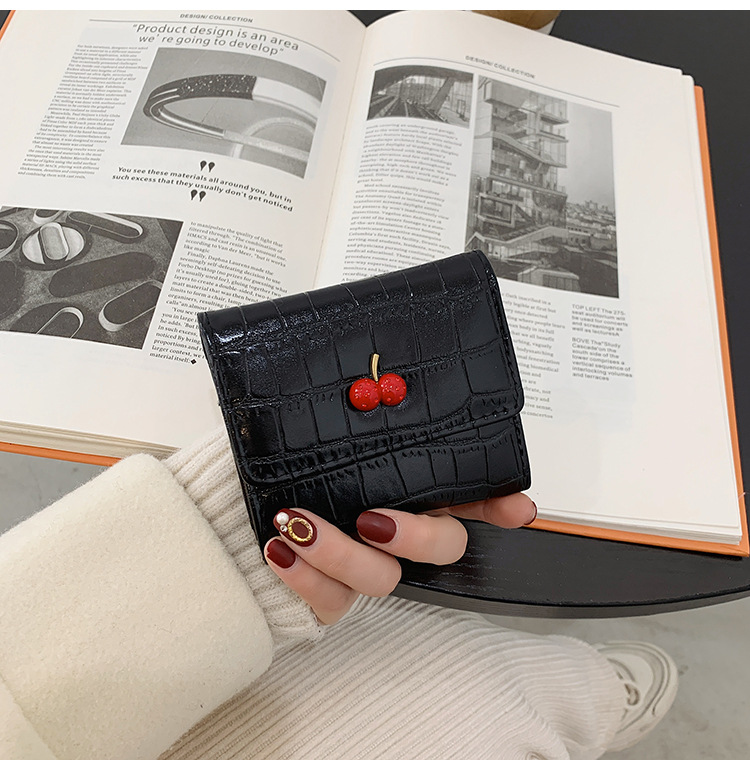 二つ折り財布 チェリーチャーム付きコンパクト財布 二つ折り大容量カード収納