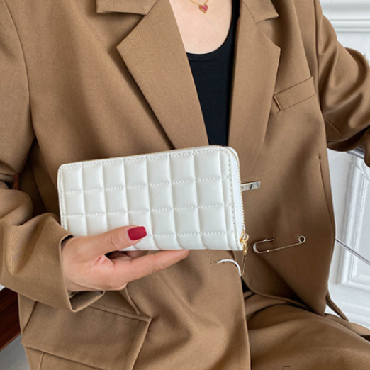 キルティング長財布 大容量カード収納 ラウンドファスナー