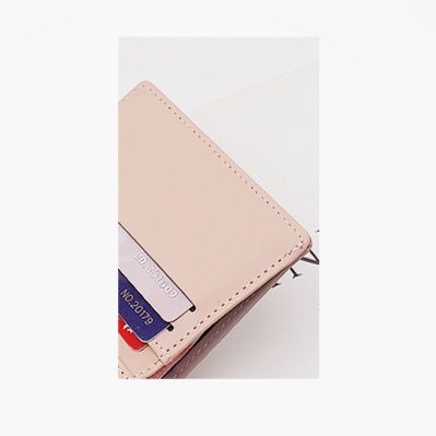 二つ折り財布 リーフチャーム付き上品コンパクト財布