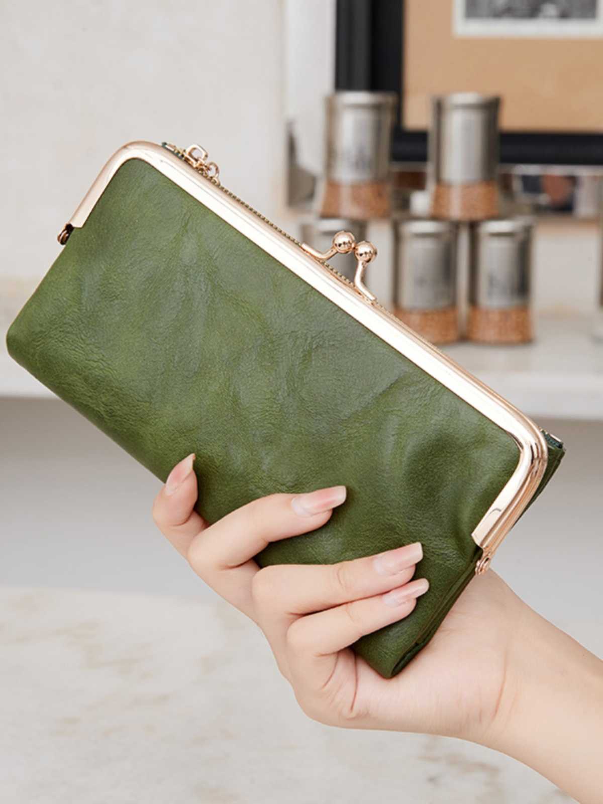 カップルでお揃いにもできる！男女兼用の二つ折り財布5選