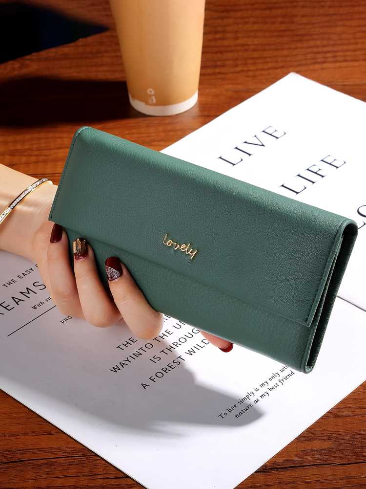 緑の二つ折り財布！落ち着いた印象を与えるアイテム5選