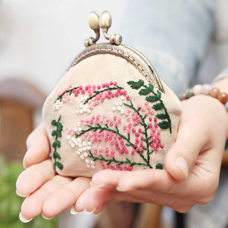 女性らしさが際立つ花柄二つ折り財布！毎日を華やかに彩るおすすめ5選