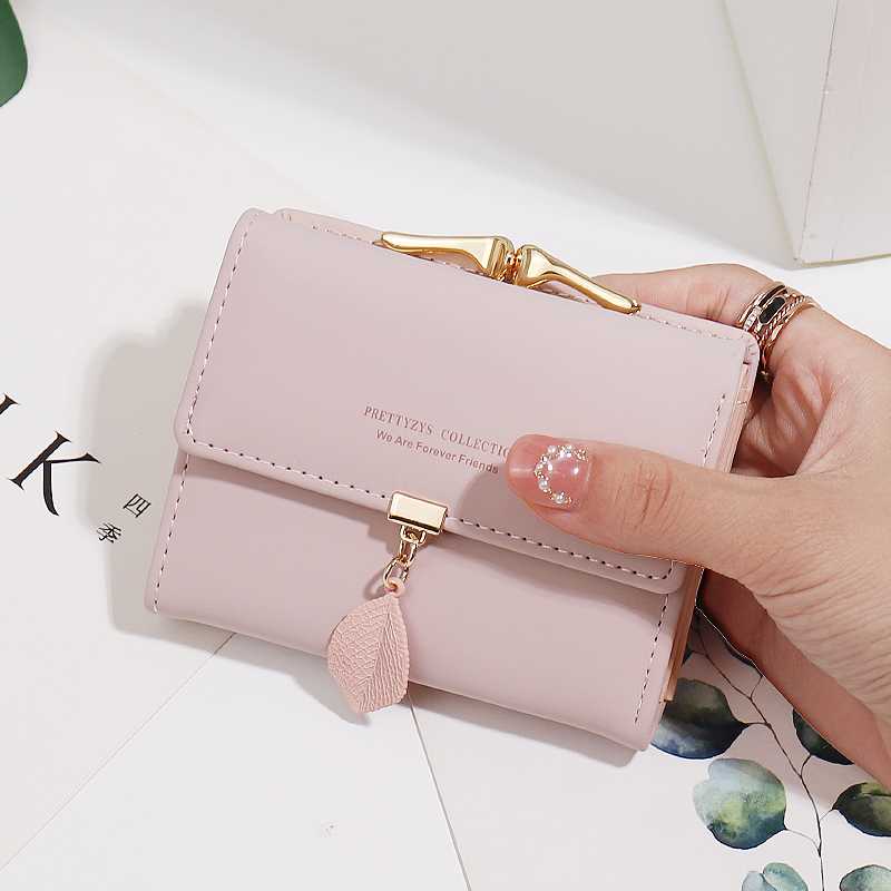 小銭が出しやすいレディース二つ折り財布おすすめ5選