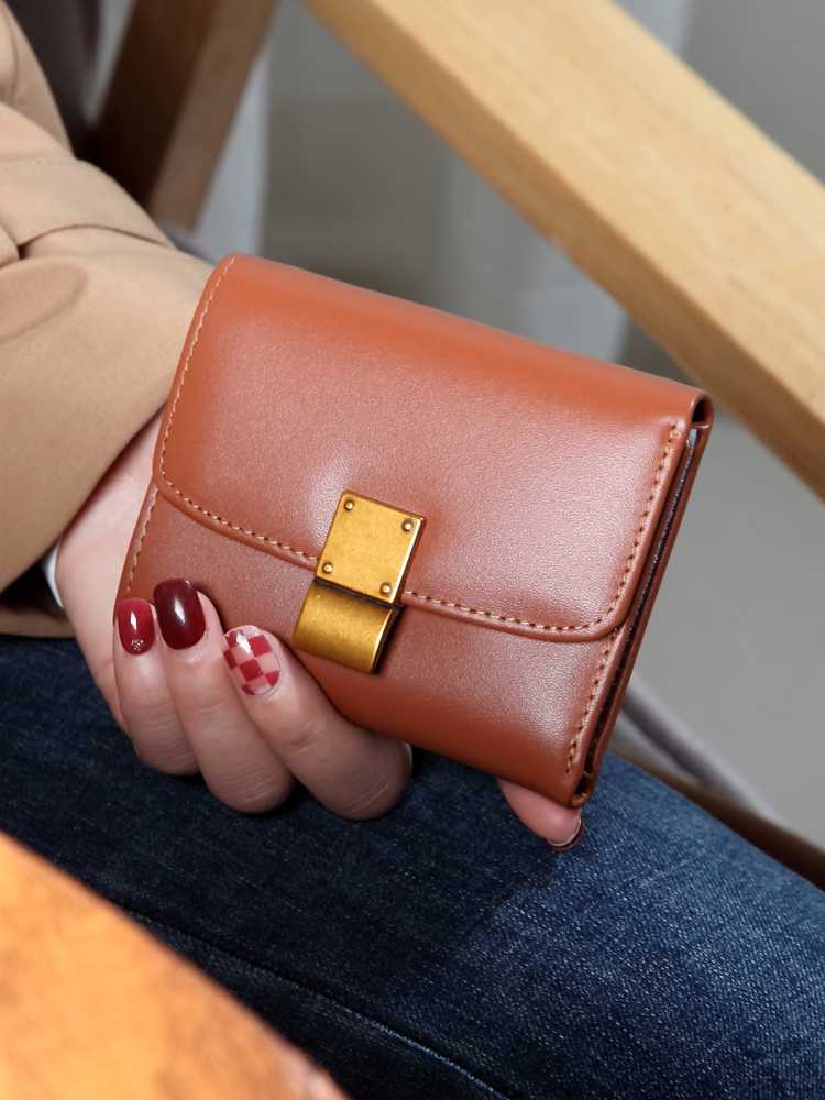 40代レディースの毎日を上質に彩る！人気の二つ折り財布5選