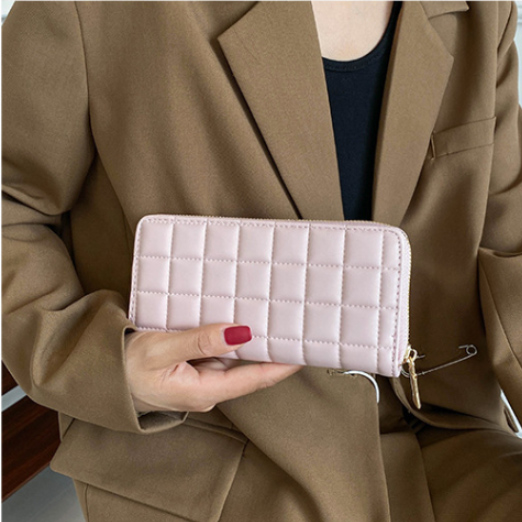 キルティング長財布 大容量カード収納 ラウンドファスナー