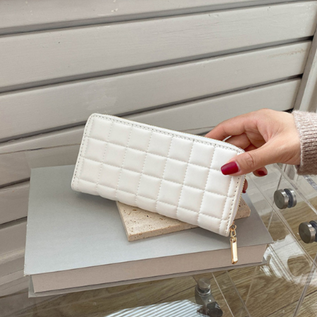 キルティング長財布 大容量カード収納 ラウンドファスナー