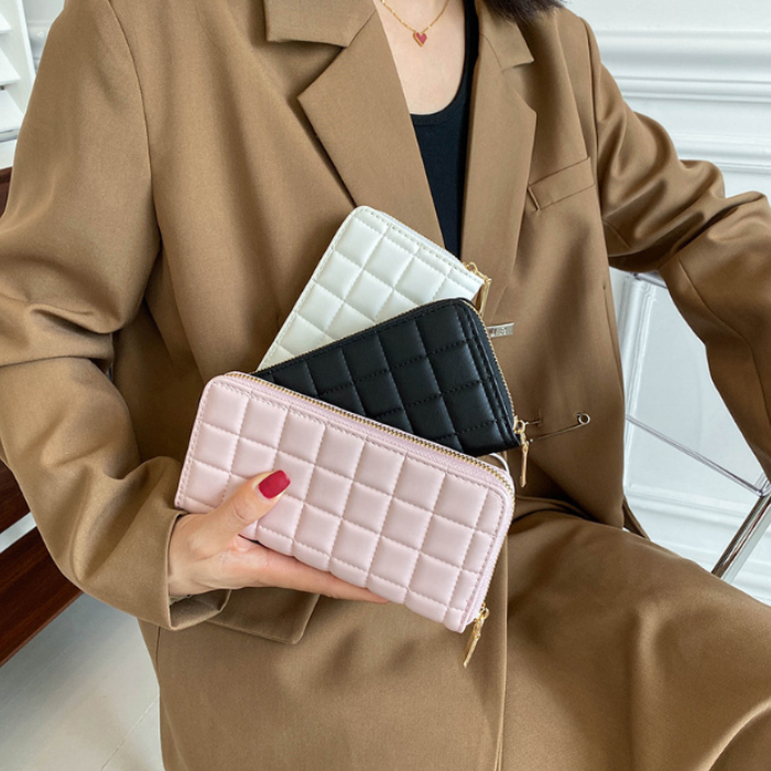 キルティング長財布 大容量カード収納 ラウンドファスナー