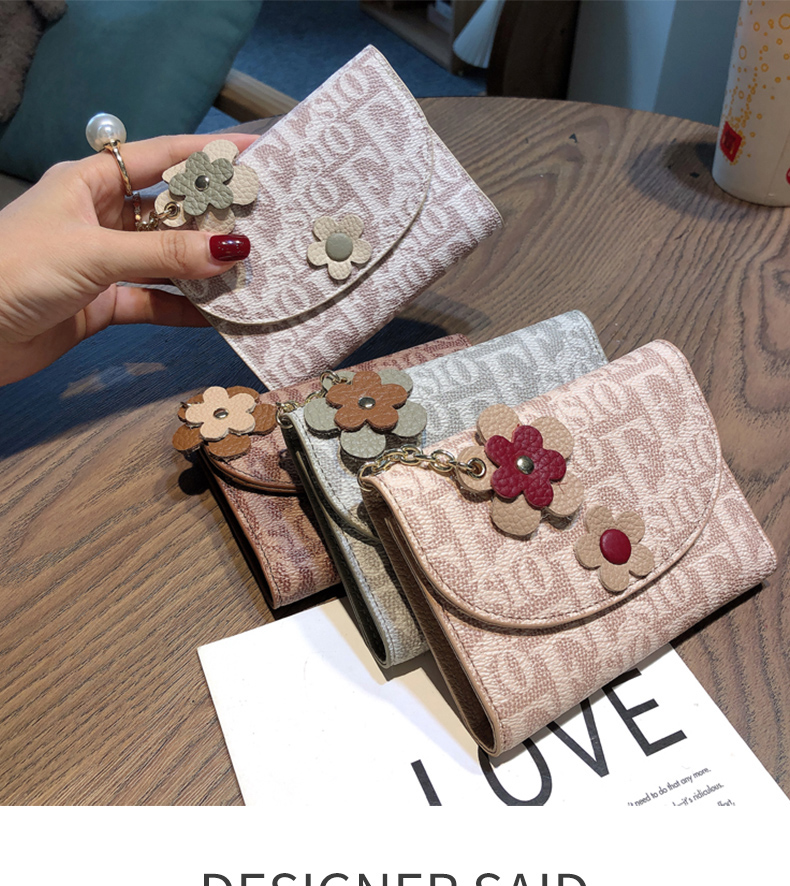 二つ折り財布 花飾り付き模様入りコンパクト財布