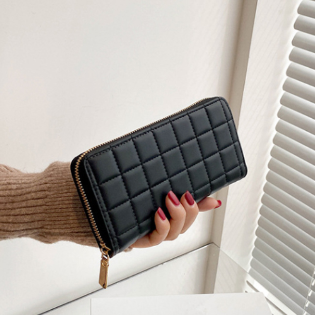 キルティング長財布 大容量カード収納 ラウンドファスナー