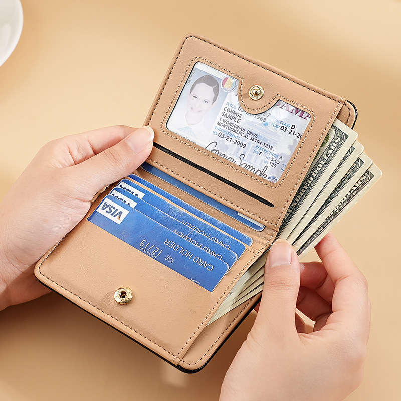 本革型押し 薄型機能的二つ折り財布