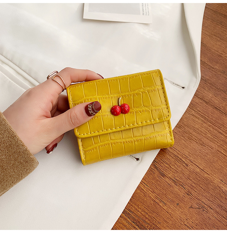 二つ折り財布 チェリーチャーム付きコンパクト財布 二つ折り大容量カード収納