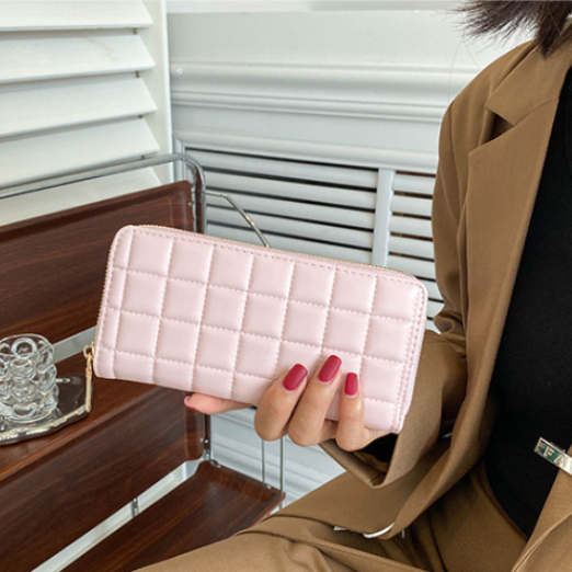 キルティング長財布 大容量カード収納 ラウンドファスナー