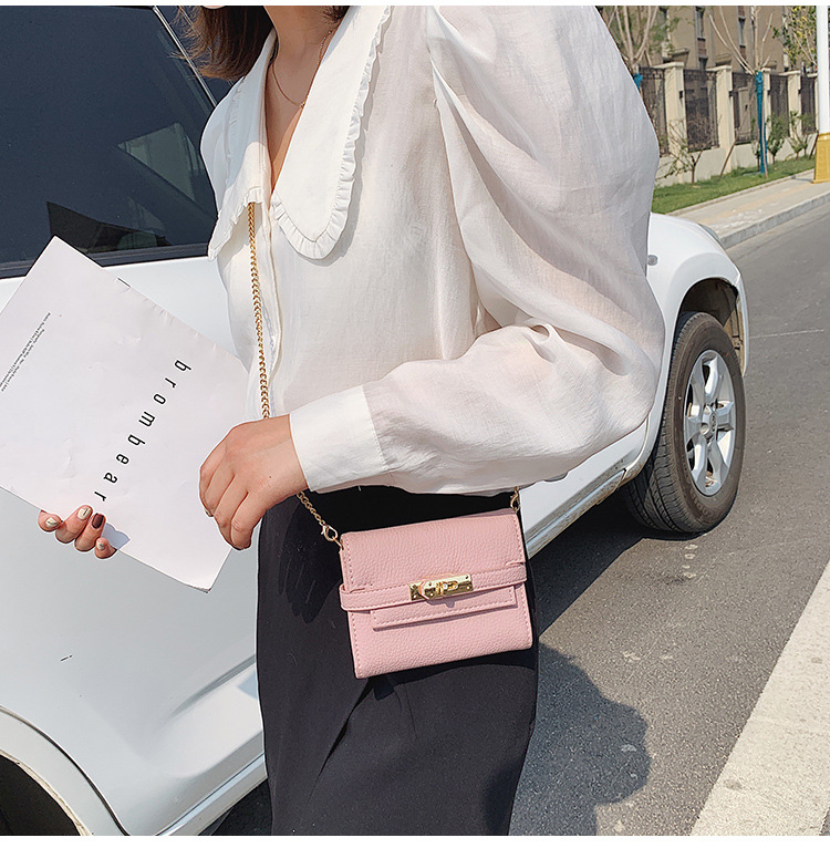二つ折り財布 チェーン付き鍵留めコンパクト財布