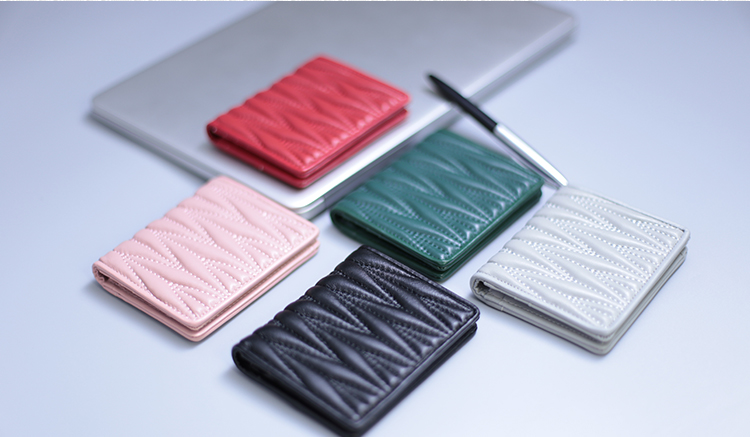 二つ折り財布 波模様キルティングミニ財布