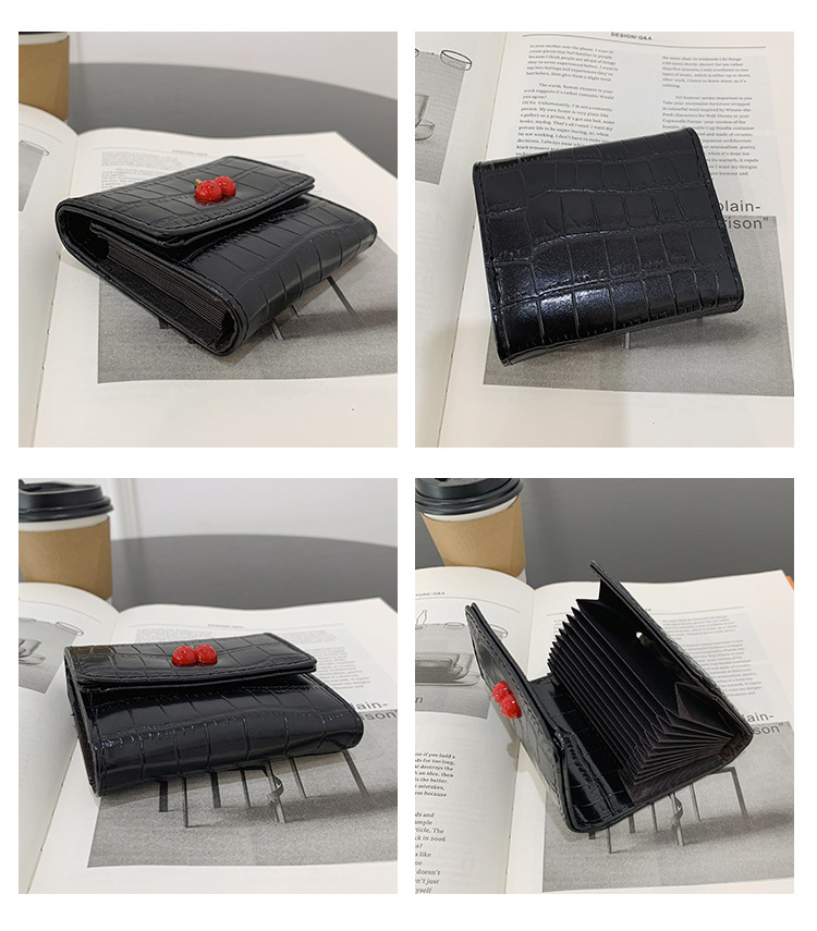 二つ折り財布 チェリーチャーム付きコンパクト財布 二つ折り大容量カード収納