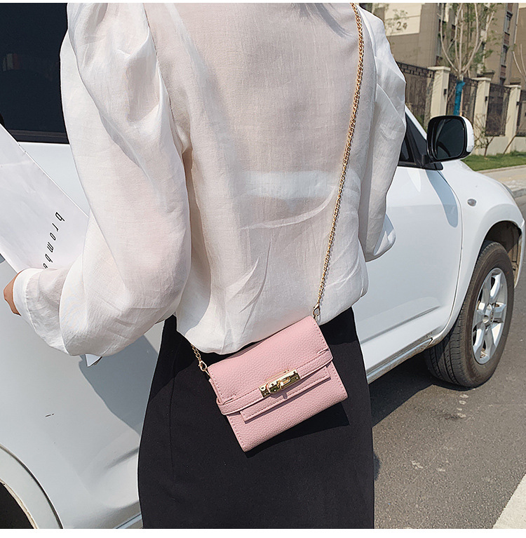 二つ折り財布 チェーン付き鍵留めコンパクト財布