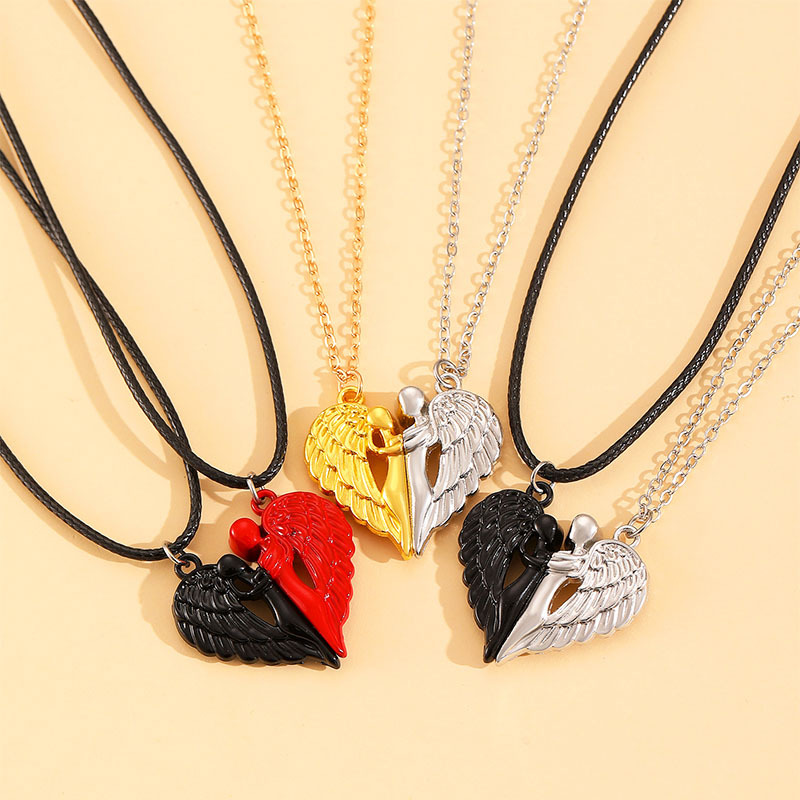 ペア アクセサリー 天使の羽モチーフ ハート型二分割ネックレス