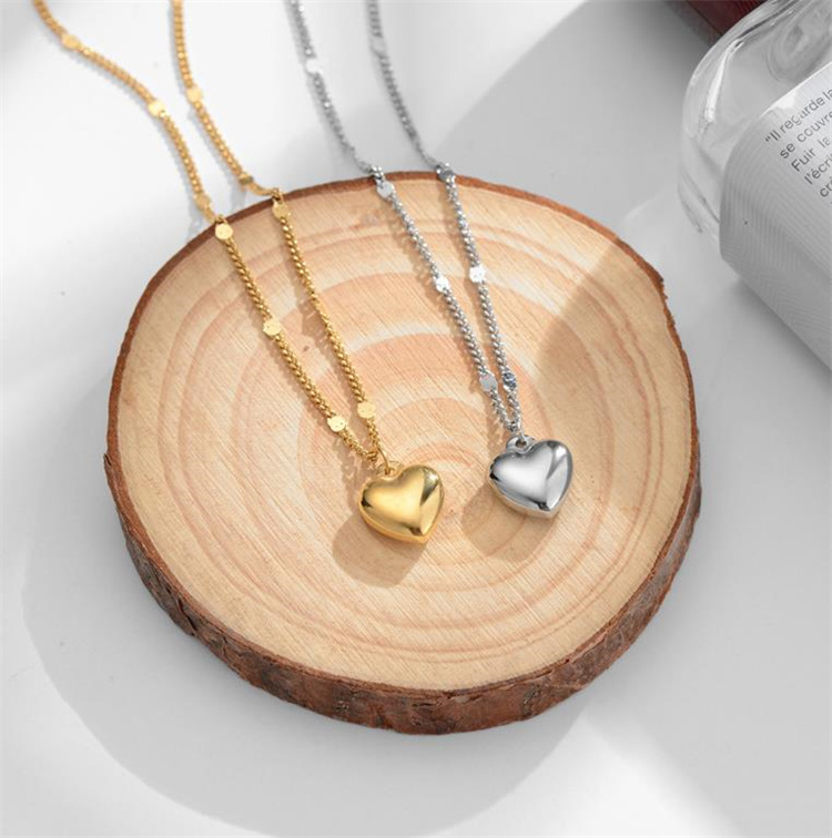 ペア アクセサリー ハート型チタン鋼ネックレス 鎖骨チェーン 金メッキ保色加工