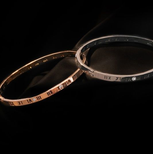 ペア アクセサリー バングル 時を刻む絆のバングル