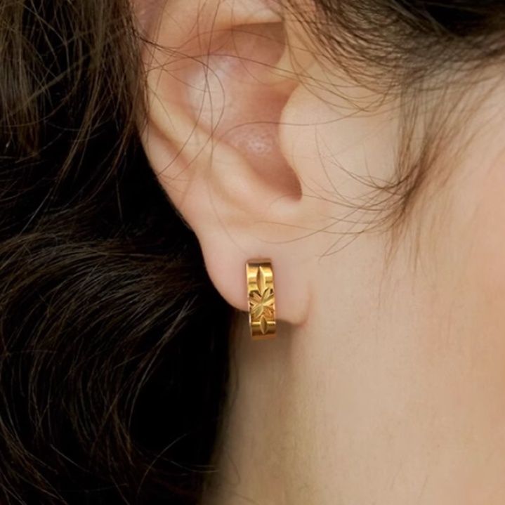 ペア アクセサリー ピアス 星光輝くフープピアス