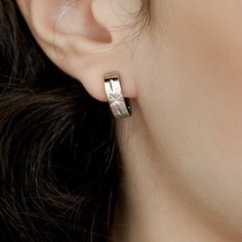 ペア アクセサリー ピアス 星光輝くフープピアス