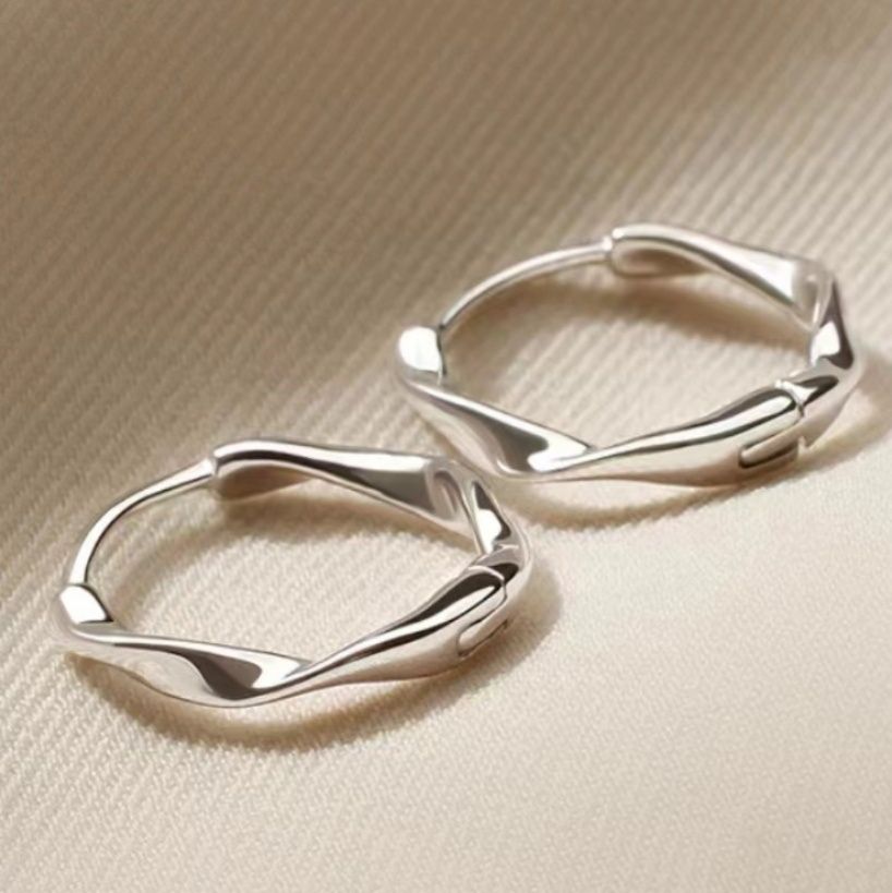 ペア アクセサリー ピアス 流線美ねじれフープピアス