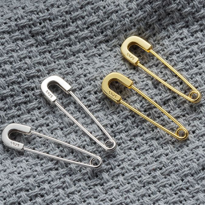 ペア アクセサリー ピアス 安全ピン風デザイン