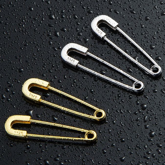 ペア アクセサリー ピアス 安全ピン風デザイン