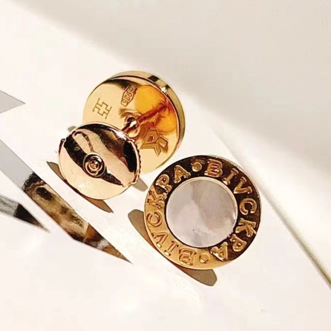 ペア アクセサリー ピアス 円形浮彫り文様